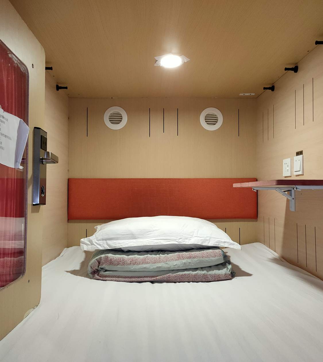 实物图新颖迷你房独立空间有储物柜新客首晚