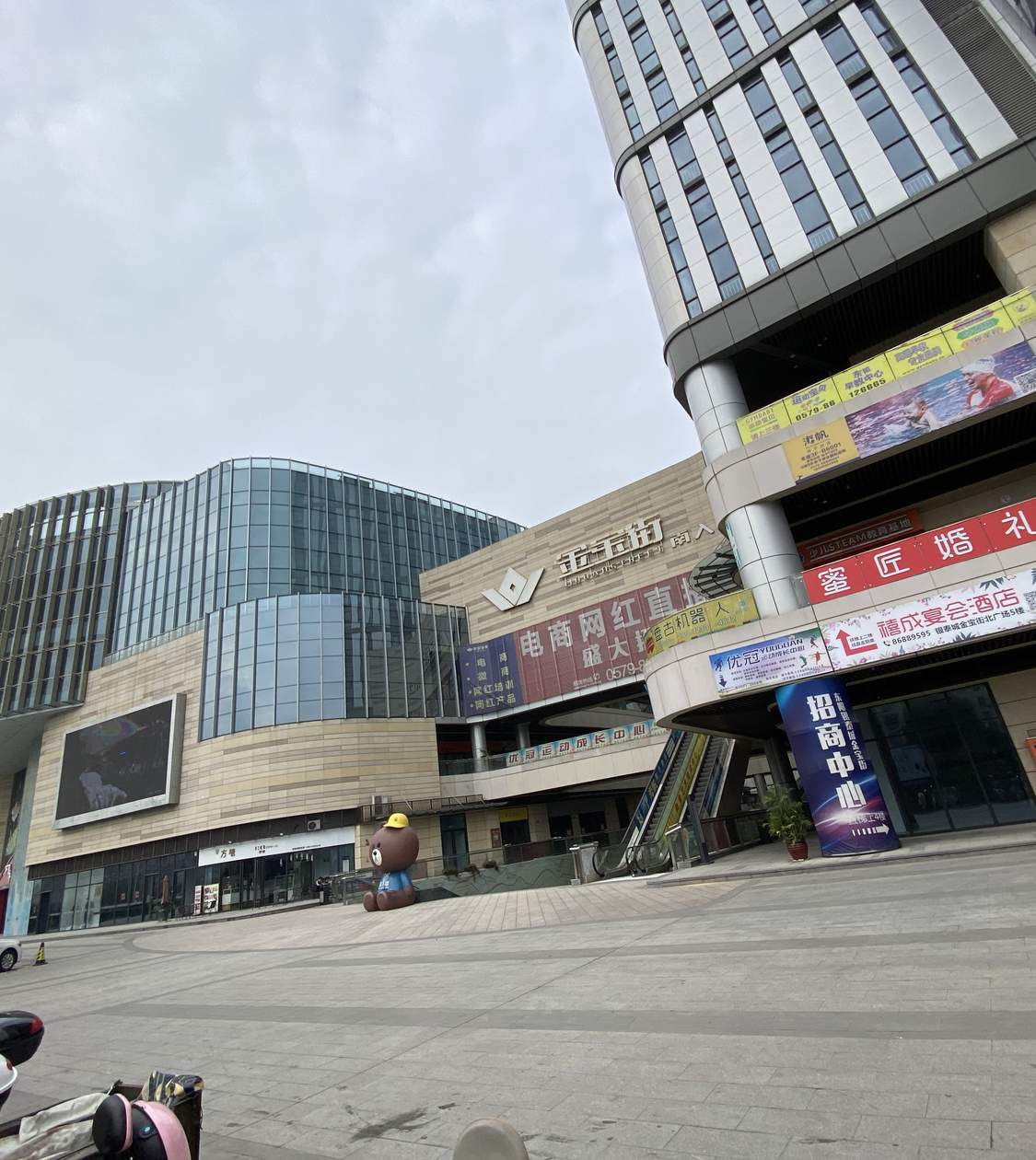 东阳市银泰城华悦公馆现代雅居