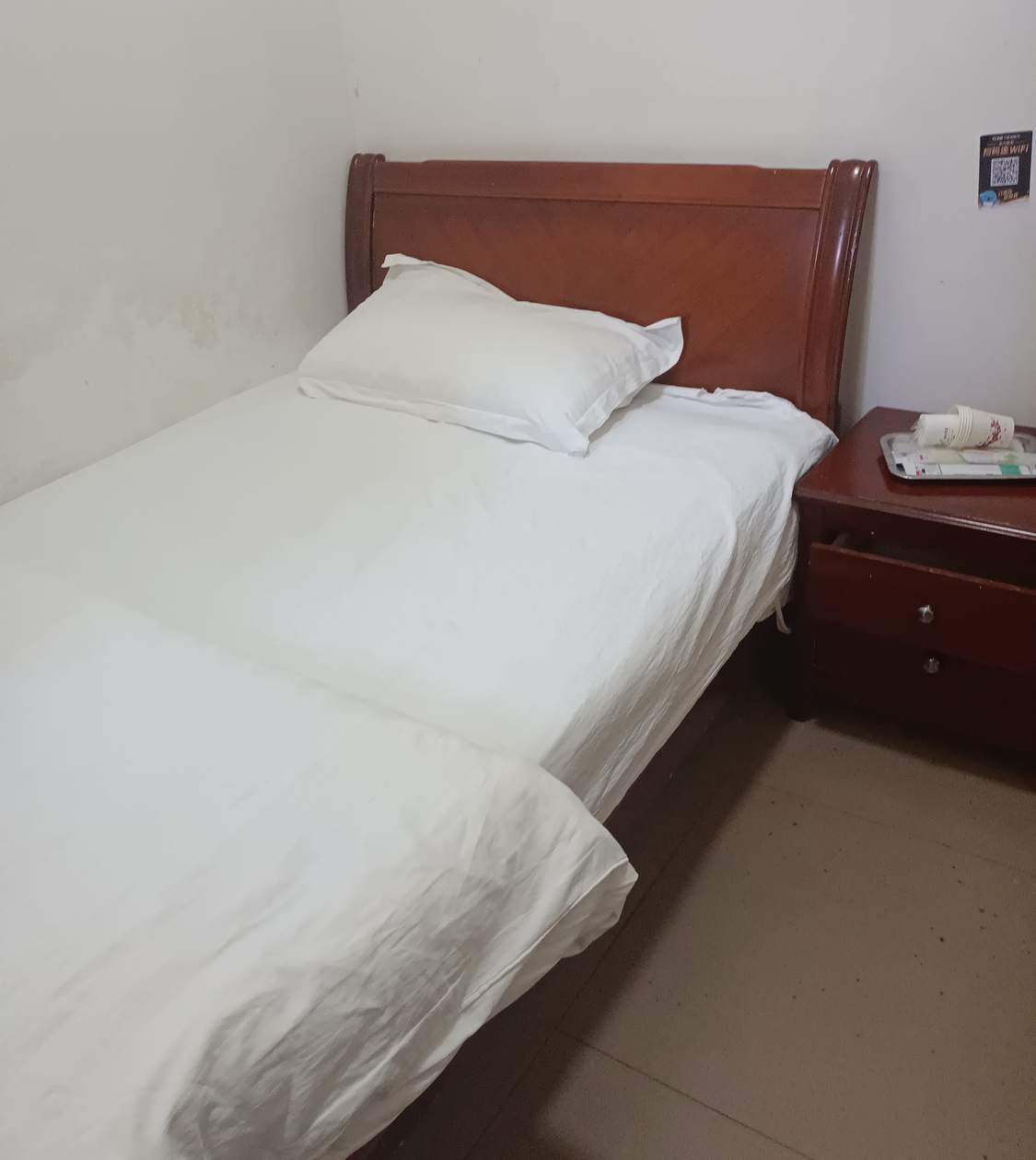 安泰宾馆单间出租包水电费